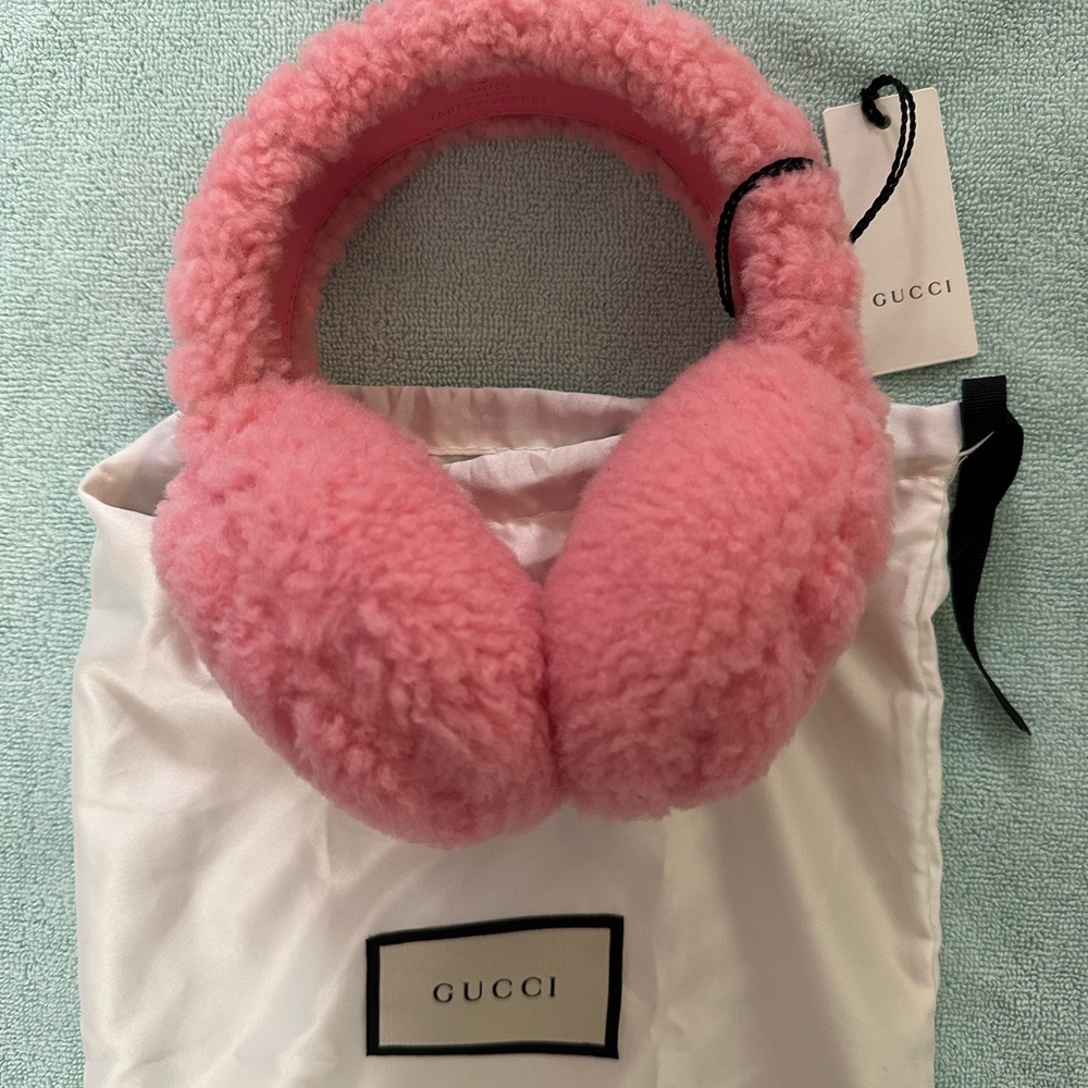 New Authentic Gucci GG Logo Shearling Ear Muffs Pink Size XS